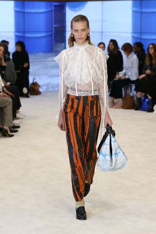 can-we-talk-about-the-sleeves-at-loewes-ss-17-runway-show-1922884-1475262363