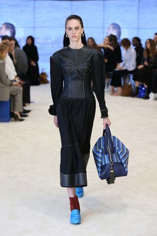 can-we-talk-about-the-sleeves-at-loewes-ss-17-runway-show-1922887-1475262363