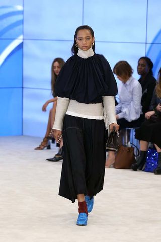 can-we-talk-about-the-sleeves-at-loewes-ss-17-runway-show-1922888-1475262363