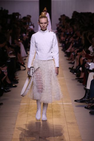 the-top-5-things-everyone-is-talking-about-from-the-dior-show-1923333-1475298954