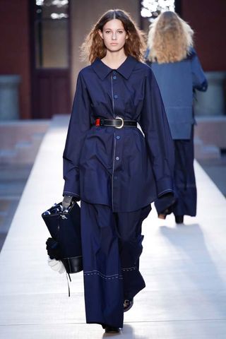 this-dramatic-sonia-rykiel-runway-finale-will-touch-your-heart-1927387-1475686772