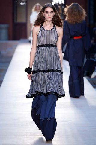 this-dramatic-sonia-rykiel-runway-finale-will-touch-your-heart-1927389-1475686772