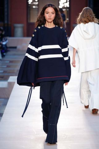 this-dramatic-sonia-rykiel-runway-finale-will-touch-your-heart-1927391-1475686772