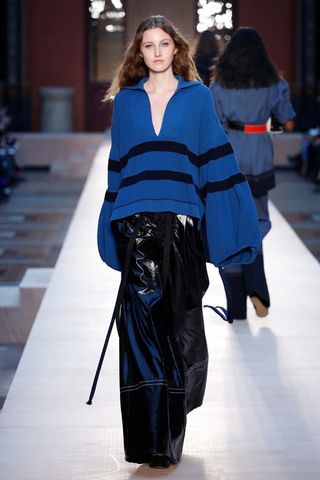 this-dramatic-sonia-rykiel-runway-finale-will-touch-your-heart-1927396-1475686773