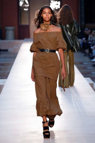 this-dramatic-sonia-rykiel-runway-finale-will-touch-your-heart-1927407-1475686774