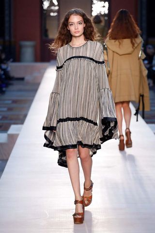 this-dramatic-sonia-rykiel-runway-finale-will-touch-your-heart-1927411-1475686774