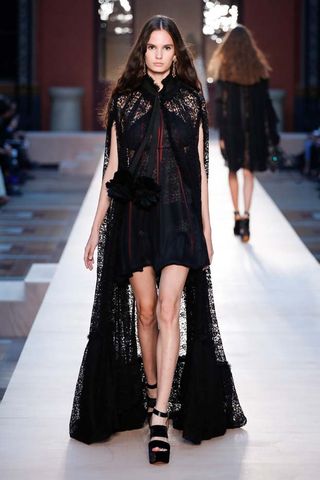 this-dramatic-sonia-rykiel-runway-finale-will-touch-your-heart-1927420-1475686775