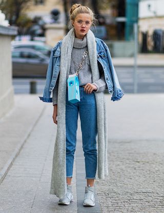 tk-cold-weather-dressing-tricks-from-russia-fashion-week-street-style-1942314-1476776824