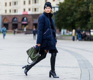 tk-cold-weather-dressing-tricks-from-russia-fashion-week-street-style-1942326-1476776836