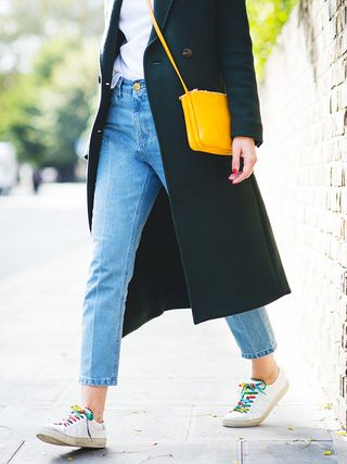 how-to-style-all-of-the-new-jean-trends-when-youre-a-grown-up-1944177-1476884101