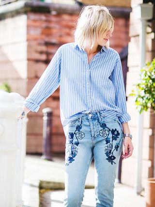 how-to-style-all-of-the-new-jean-trends-when-youre-a-grown-up-1944178-1476884101
