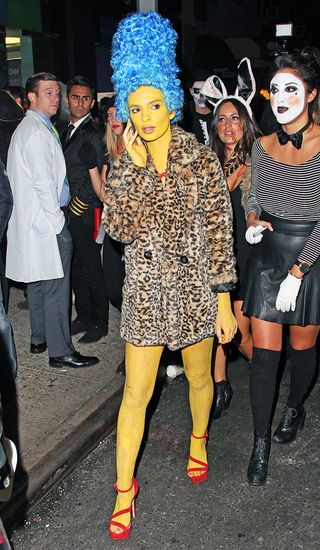 the-best-celebrity-costumes-inspired-by-pop-culture-1945411-1476922295