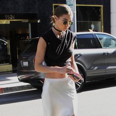 what-was-she-wearing-gigi-hadid-jacquie-aiche-necklace-nili-lotan-skirt-2016-206318-1477085968-square