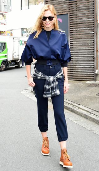karlie-kloss-styles-a-mens-shoe-staple-in-the-coolest-way-1949936-1477271052