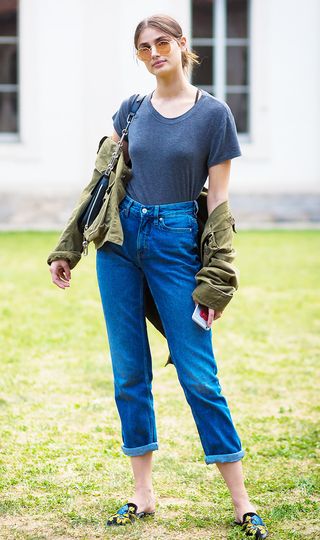 tired-of-your-bomber-jacket-give-this-styling-trick-a-go-1950580-1477329420