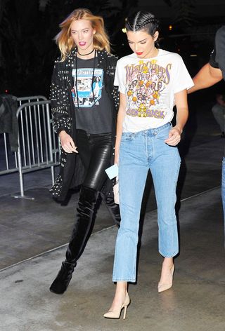 kendall-jenner-and-karlie-kloss-wore-coordinating-outfits-for-a-lakers-game-1955134-1477596213