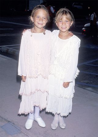 30-years-of-olsen-twins-style-see-their-fashion-evolution-1958205-1477848904