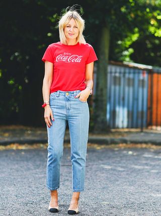 how-to-wear-graphic-tees-when-youre-a-grown-up-1956543-1477664547