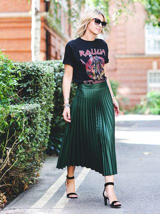 how-to-wear-graphic-tees-when-youre-a-grown-up-1956547-1477664671