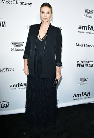the-best-celebrity-looks-from-the-los-angeles-amfar-gala-1958084-1477776244