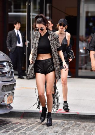 pin-kendall-jenners-most-inspiring-summer-outfits-immediately-1961504-1478047572