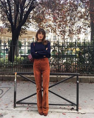 fall-outfit-formulas-from-our-favorite-french-it-girls-1966192-1478402951