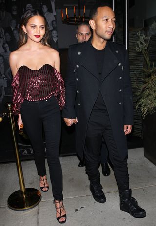 chrissy-teigen-wore-the-chicest-outfit-to-las-buzziest-new-hotspot-1969813-1478651003