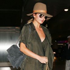 celebrity-travel-outfits-208084-1478909571-square