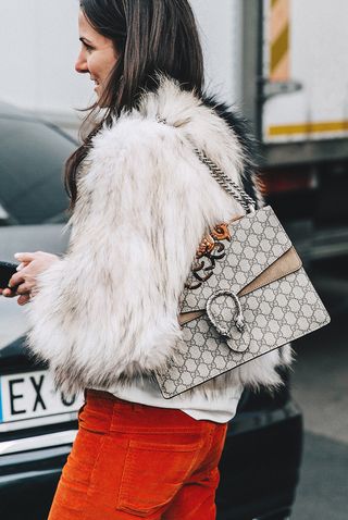 19-outfits-starring-gucci-bags-because-the-obsession-is-real-1978800-1479282762