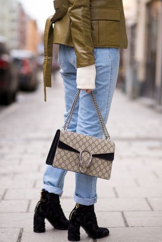19-outfits-starring-gucci-bags-because-the-obsession-is-real-1978811-1479282797