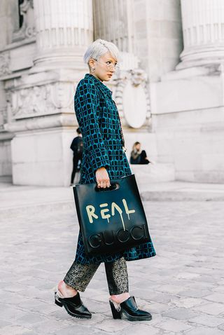 this-brands-handbags-have-officially-taken-over-the-fashion-world-2052503