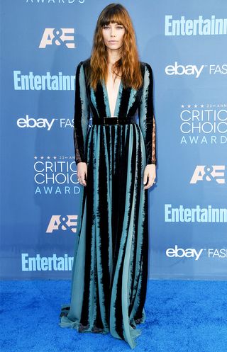 the-best-red-carpet-looks-from-the-critics-choice-awards-2075076