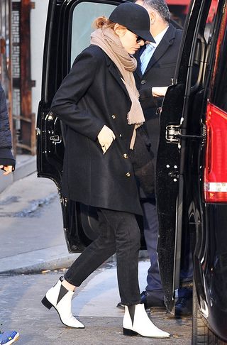 emma-stone-ditched-black-ankle-boots-for-this-fashion-girl-trend-2085957