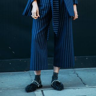 what-shoes-to-wear-with-culottes-214380-1523274650154-main