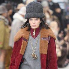 its-harder-than-ever-to-see-pictures-from-inside-the-marc-jacobs-show-216563-square
