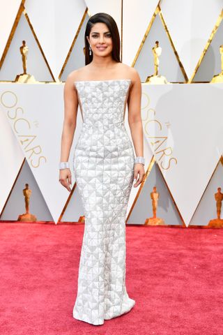 the-only-oscars-red-carpet-looks-you-need-to-see-2154843