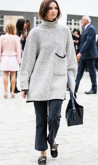 woman-during-paris-fashion-week-2106604-1488584549