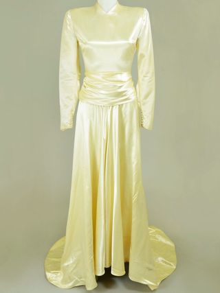 vintage-wedding-dresses-220193-1513262141140-main