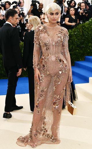 met-gala-red-carpet-2017-222857-1493680782226-image