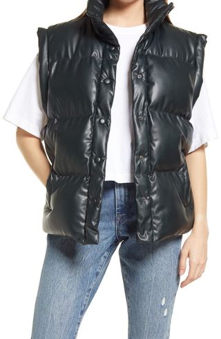 Black Leather Vest with Grey Sweatpants Outfits For Women (2 ideas