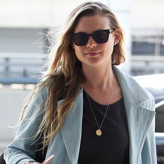 Behati Prinsloo s Airport Outfit Style Who What Wear