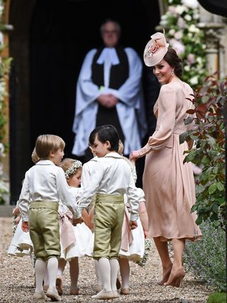 must-see-kate-middletons-head-to-toe-look-for-her-sisters-wedding-2253235