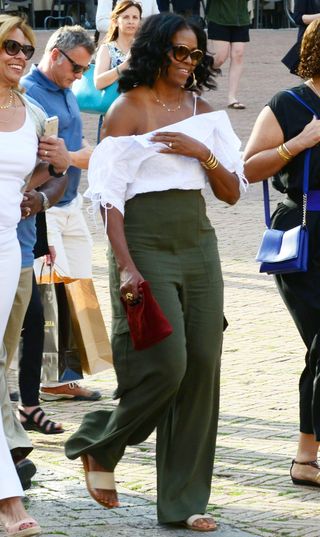 michelle-obamas-newest-vacation-outfit-is-straight-from-a-mall-brand-2257575