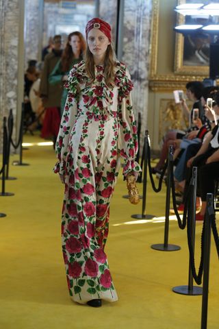 dakota-jpohnson-sisters-gucci-cruise-2018-225487-1496171187001-image