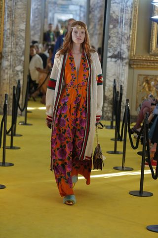 dakota-jpohnson-sisters-gucci-cruise-2018-225487-1496171191411-image