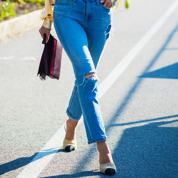 Cleaning fashion jeans in freezer