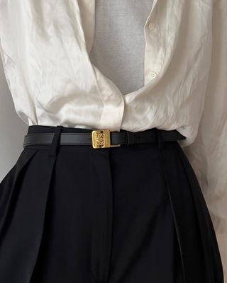 how-to-wear-a-belt-229789-1675395663979-image