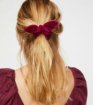 Free People + Knotted Velvet Scrunchie