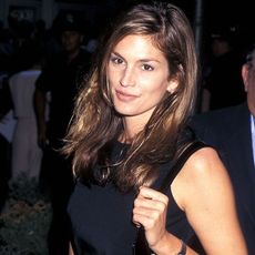 cindy-crawford-still-uses-this-old-school-trick-to-pose-in-a-bikini-232145-square