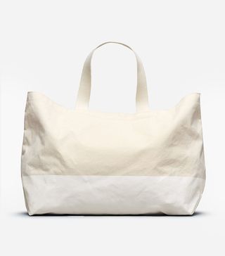 Everlane + Beach Canvas Tote Bag by Everlane in Natural/White
